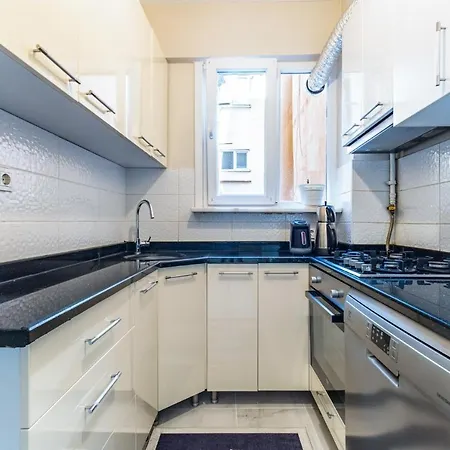 Modern Flat W Balcony 2 Min To Marmaray In Kadikoy *